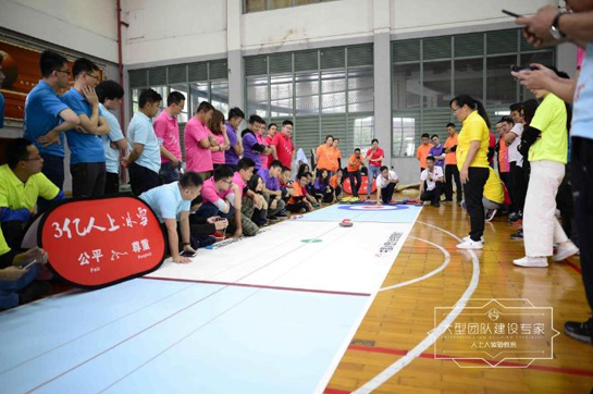 《旱地冰壺》團(tuán)建上線！帶你搶先體驗(yàn)冬奧冰雪運(yùn)動(dòng)潮流！