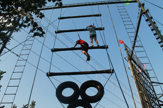 拓展訓(xùn)練項(xiàng)目介紹：巨人梯